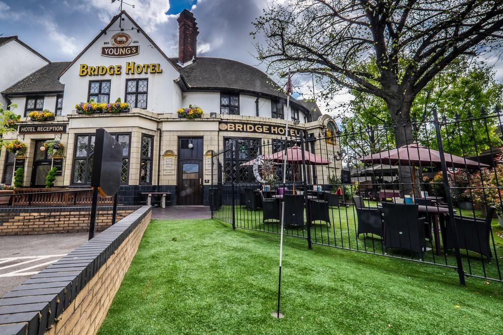 Bridge Hotel Greenford  Exterior foto